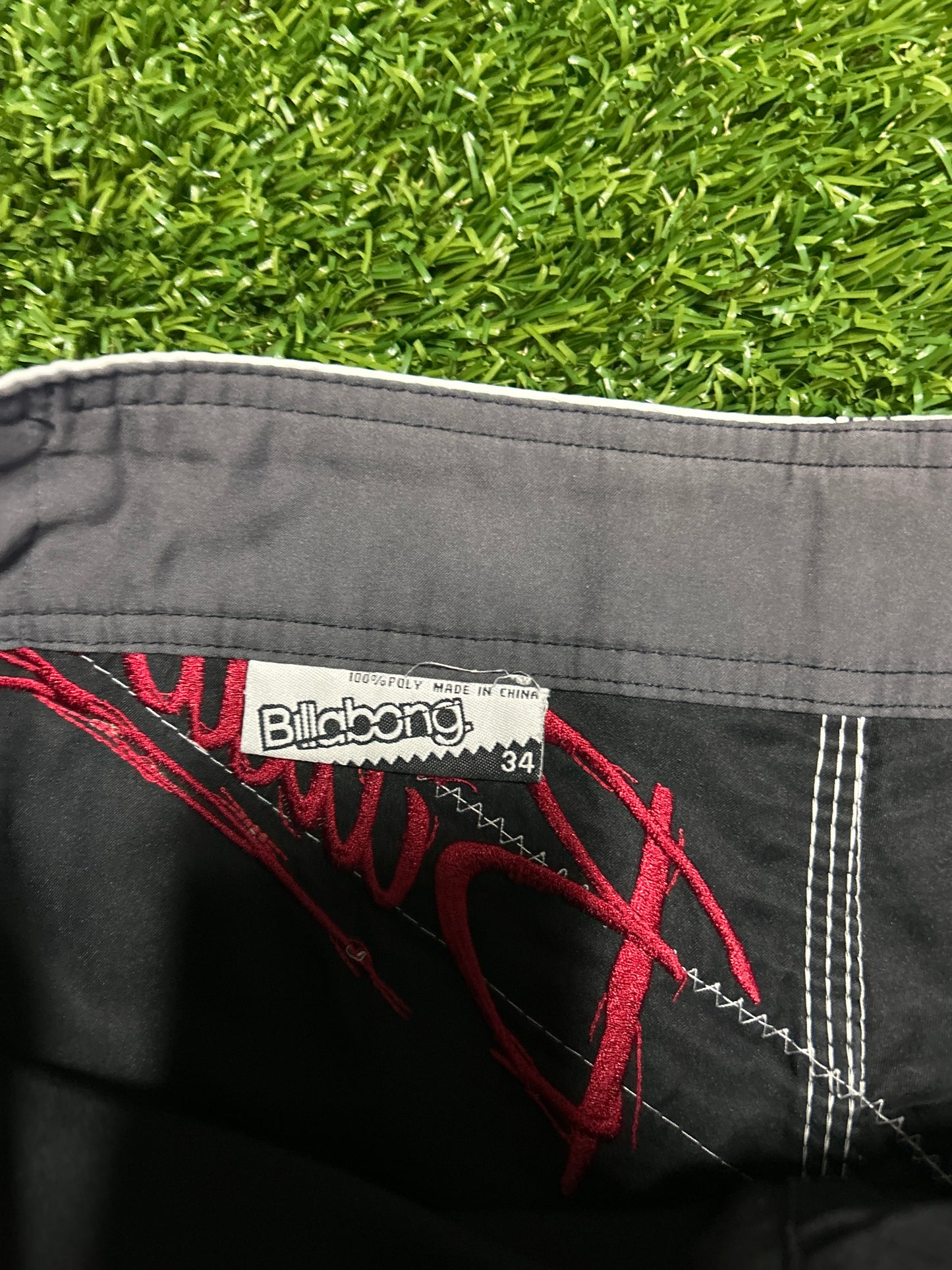 Y2K Billabong Boardshorts - Size 34