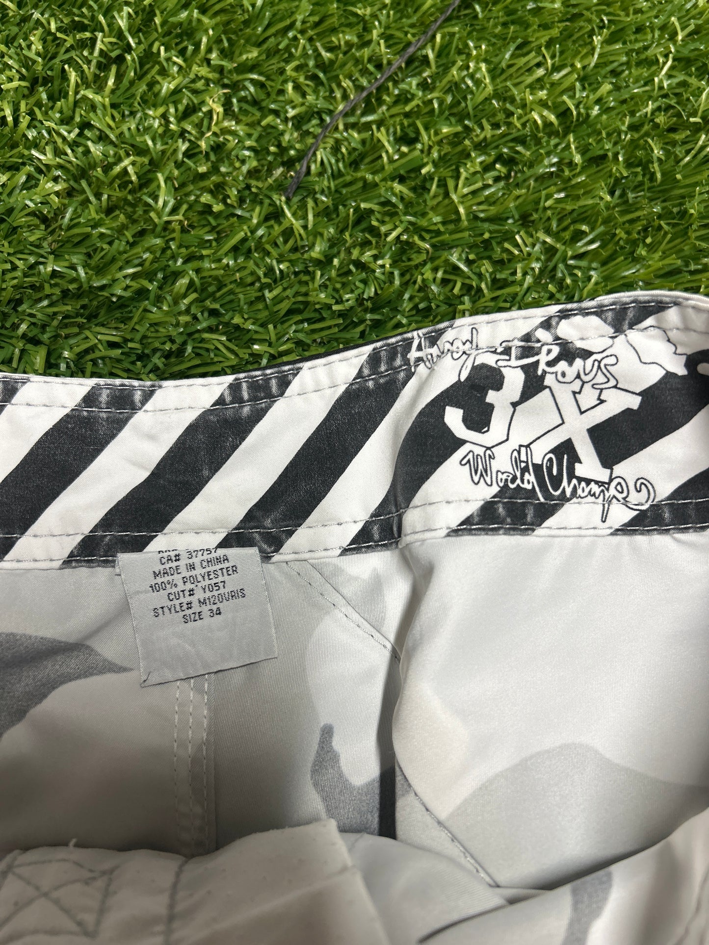Y2K Andy Irons Signature Rising Sun Billabong Boardshorts - Size 34