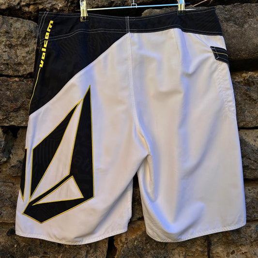 Vintage Volcom Boardshorts - Size 36
