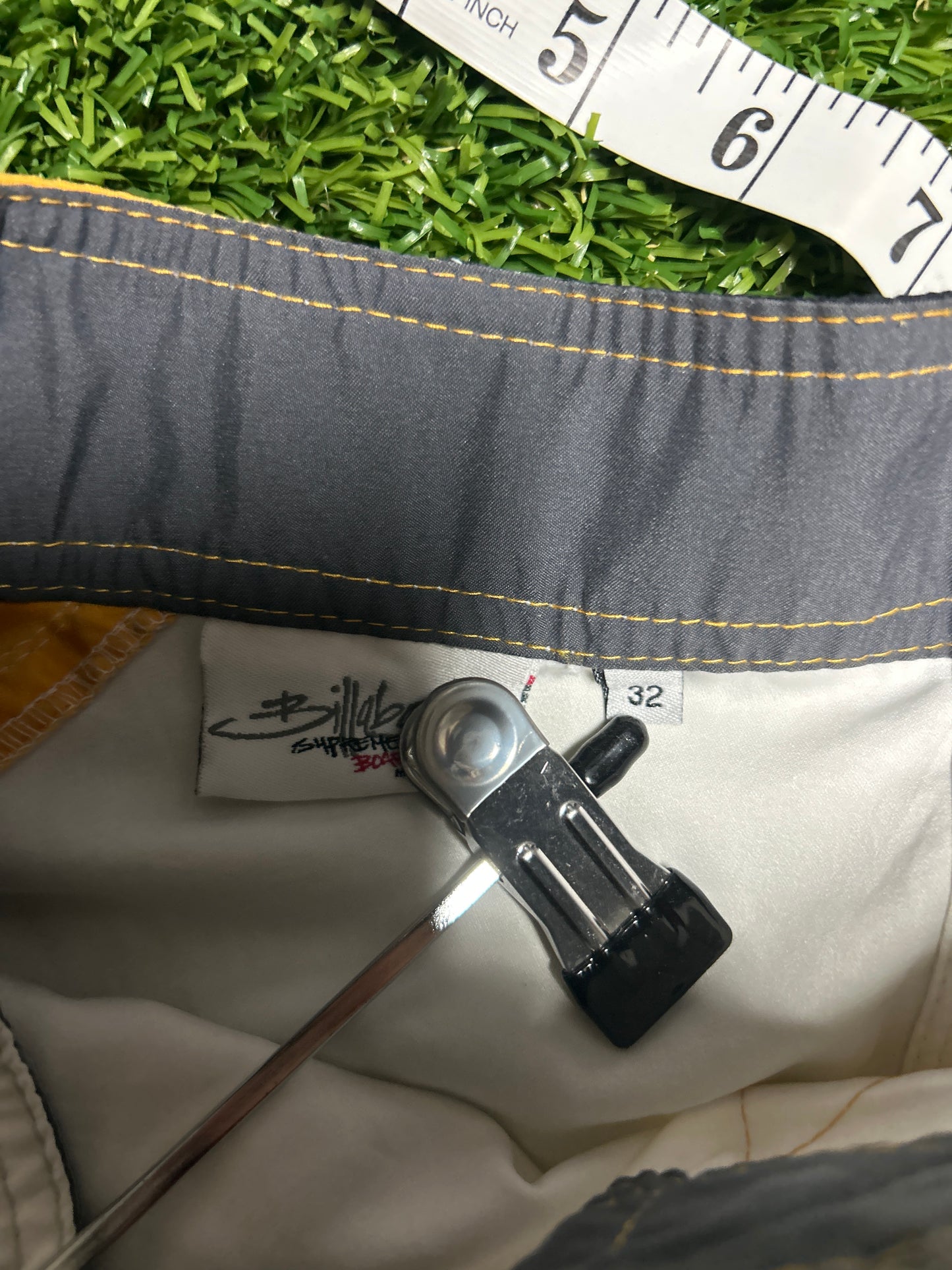 Y2K Billabong Boardshorts - Size 32