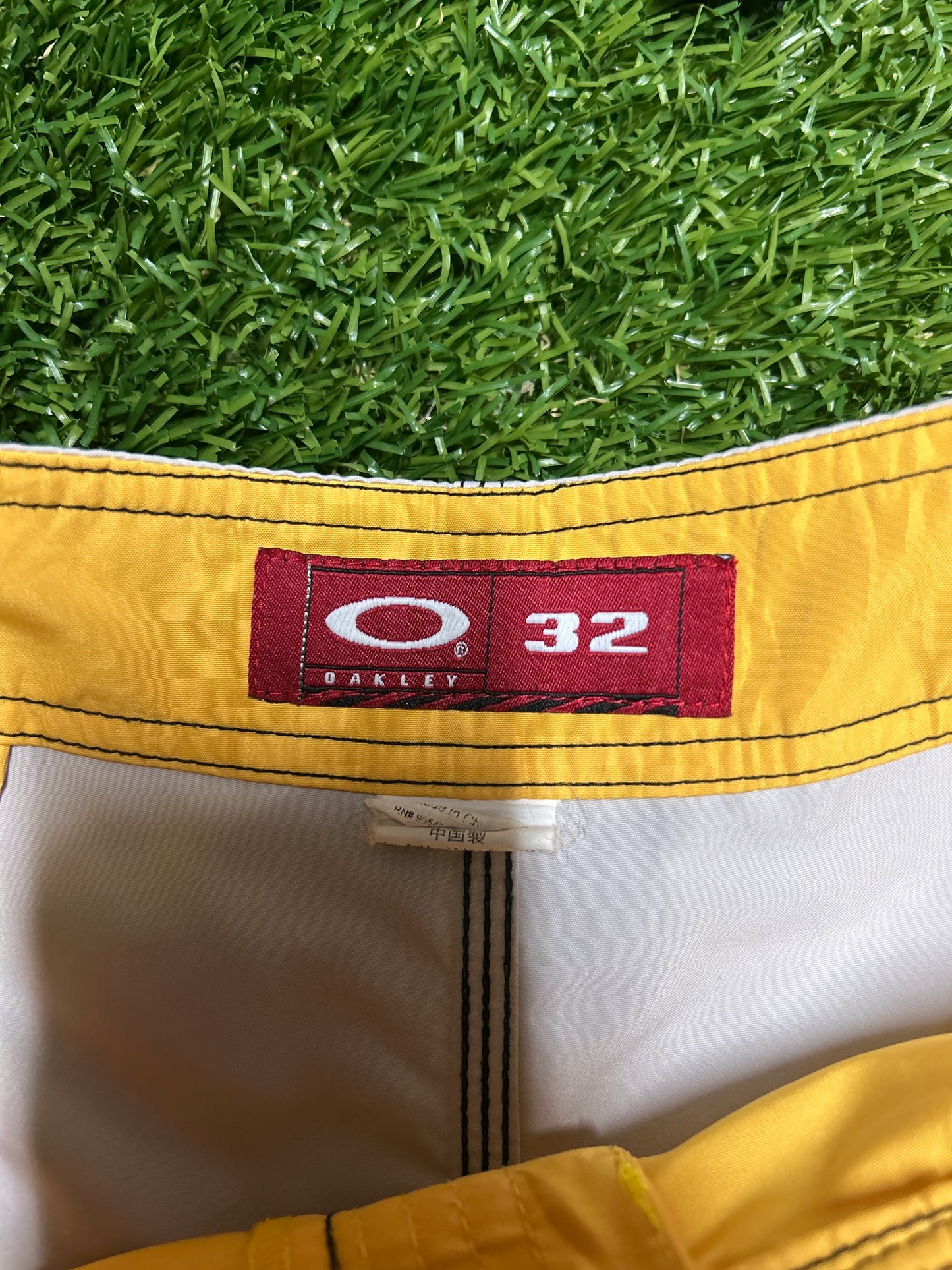 Y2K Oakley Flame Boardshorts - Size 32 (rare)