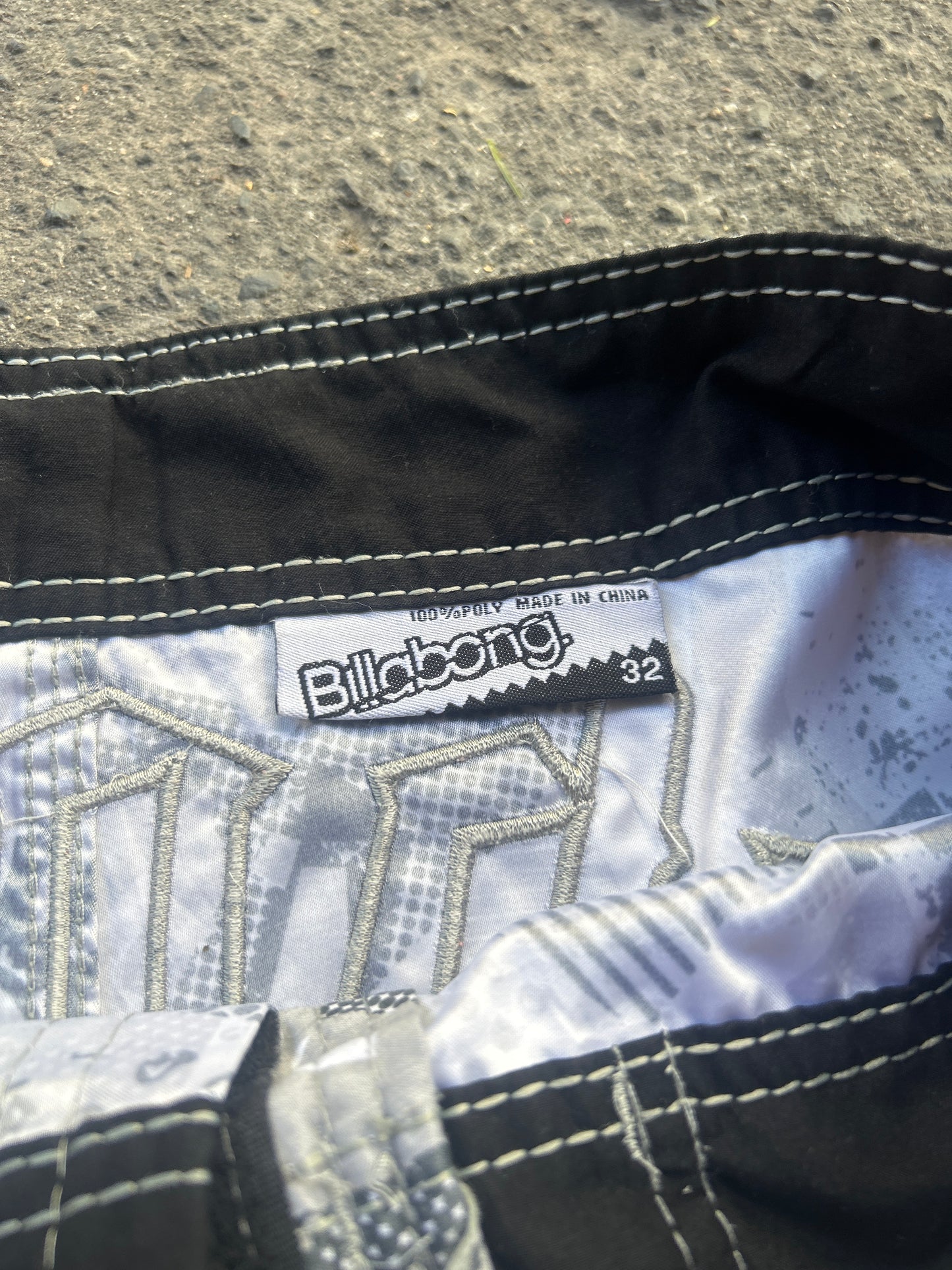 Y2K Billabong Spellout Boardshorts - Size 32