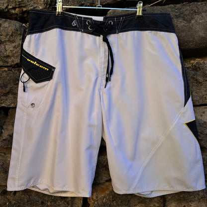 Vintage Volcom Boardshorts - Size 36