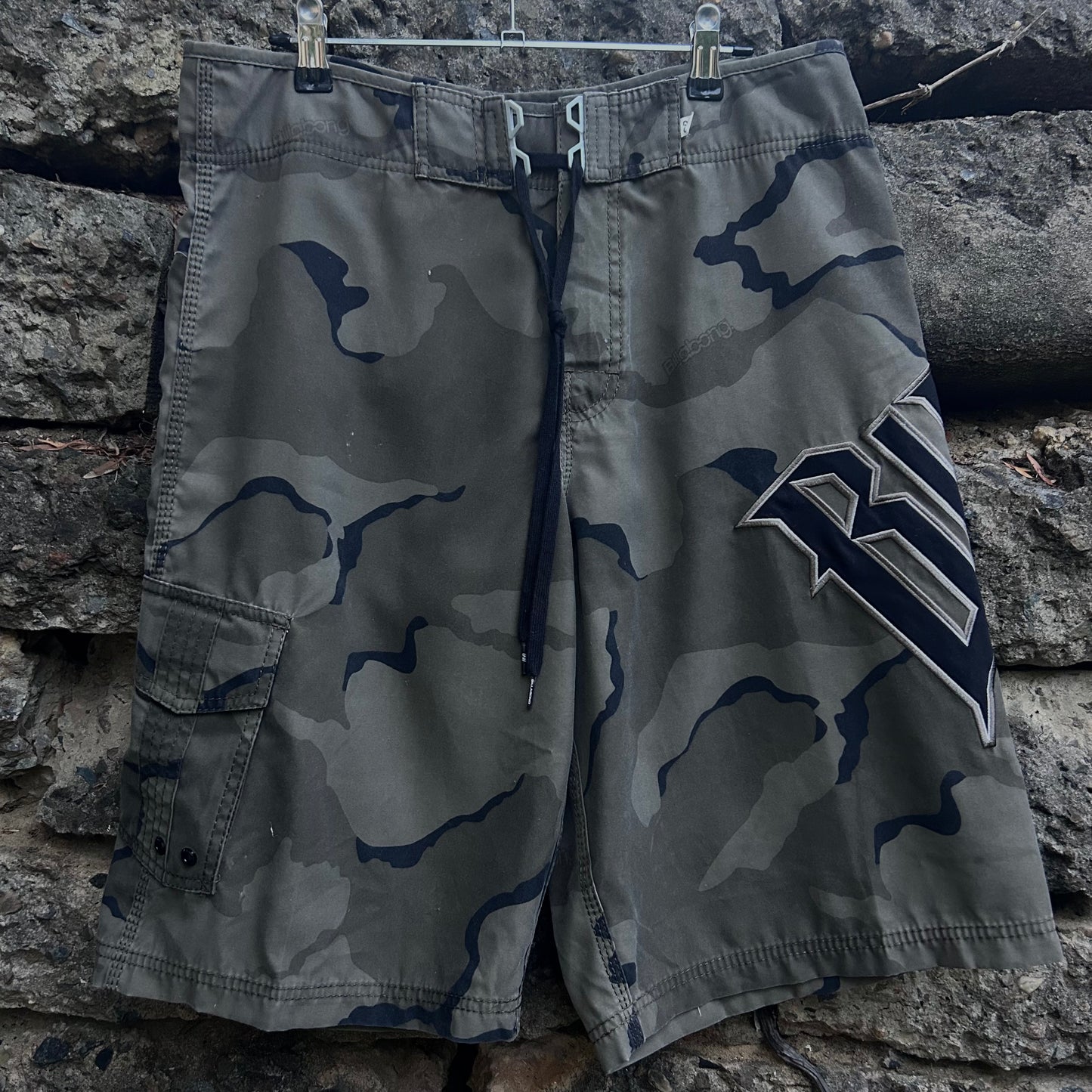 Y2K Billabong Boardshorts - Size 32