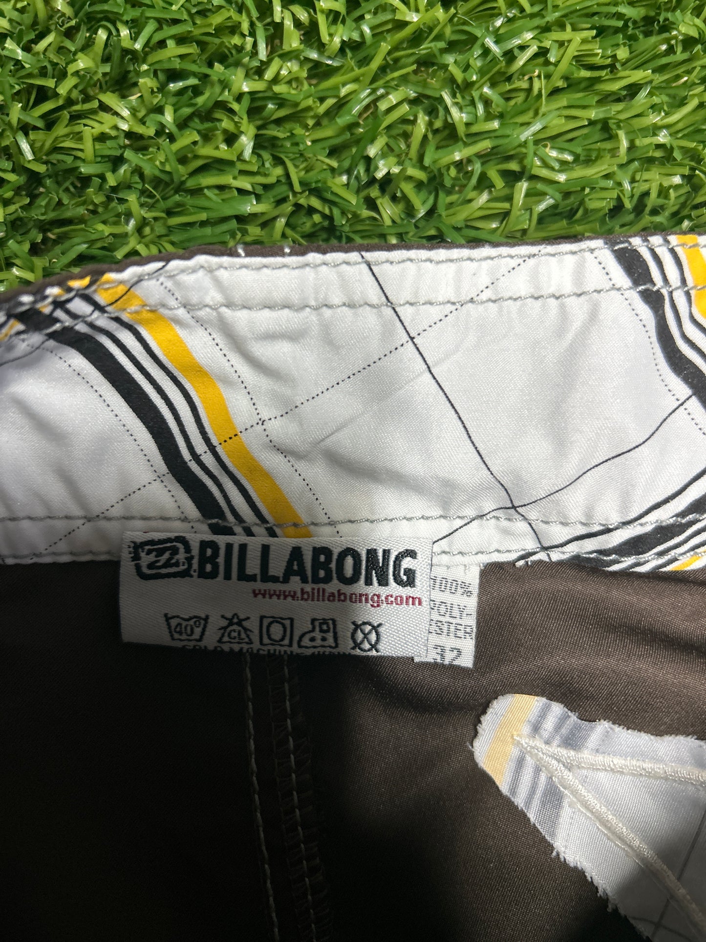 Y2K Billabong Boardshorts - Size 32 (Rare colour way First pair)